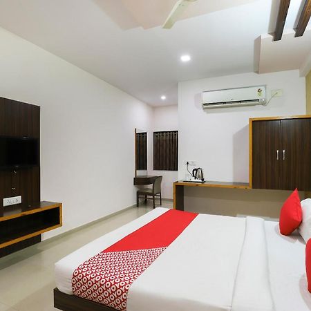 Oyo 61424 Hotel Vrindavan Rajula Экстерьер фото