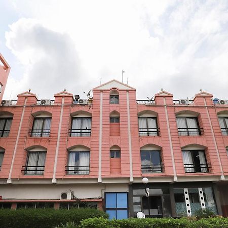Oyo 61424 Hotel Vrindavan Rajula Экстерьер фото