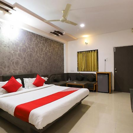 Oyo 61424 Hotel Vrindavan Rajula Экстерьер фото