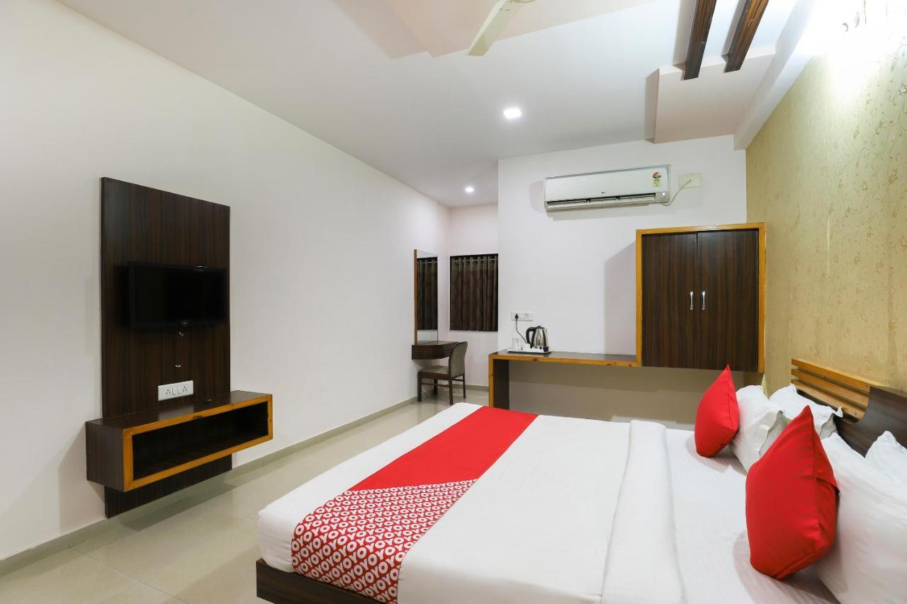Oyo 61424 Hotel Vrindavan Rajula Экстерьер фото