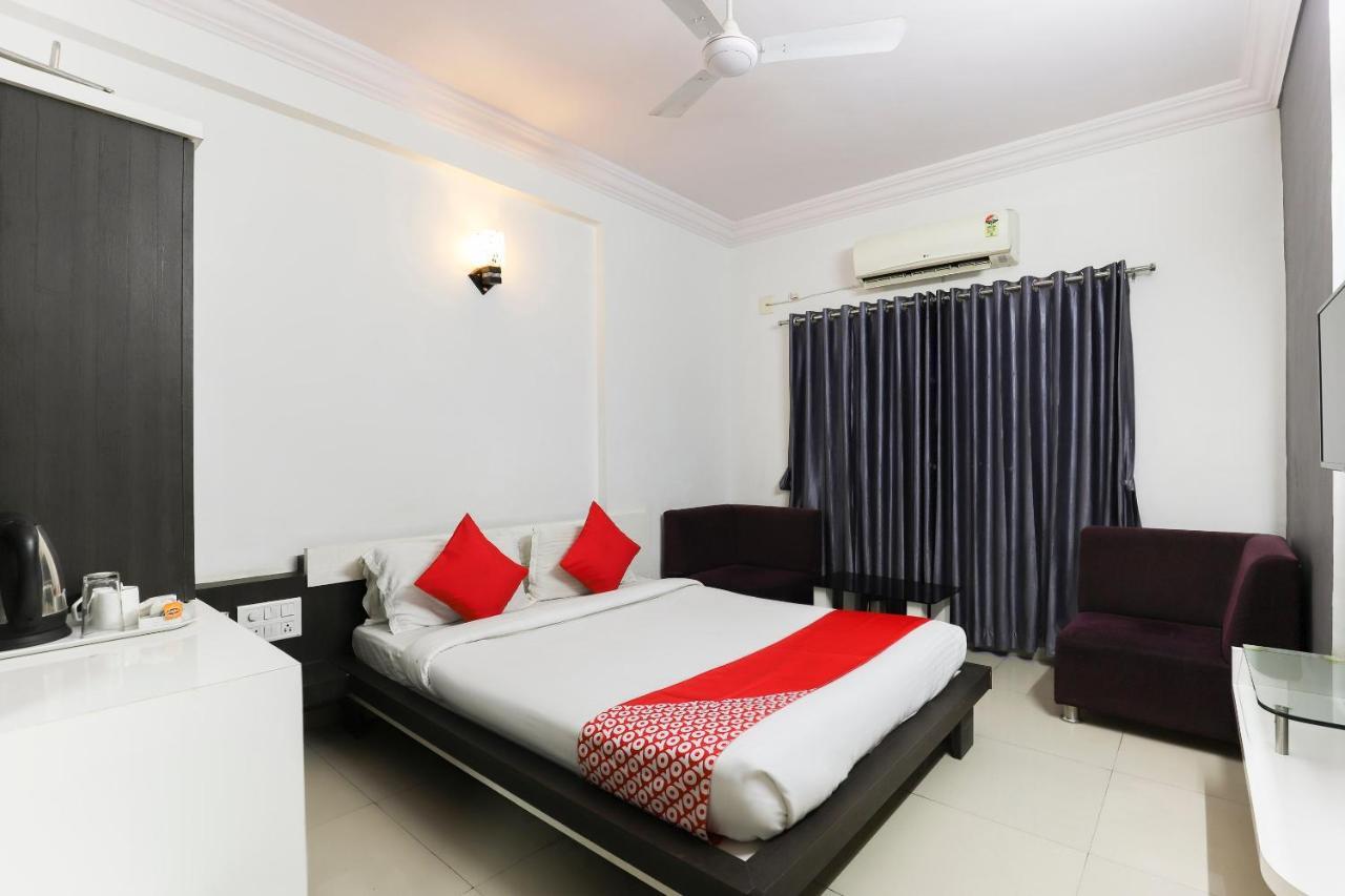 Oyo 61424 Hotel Vrindavan Rajula Экстерьер фото