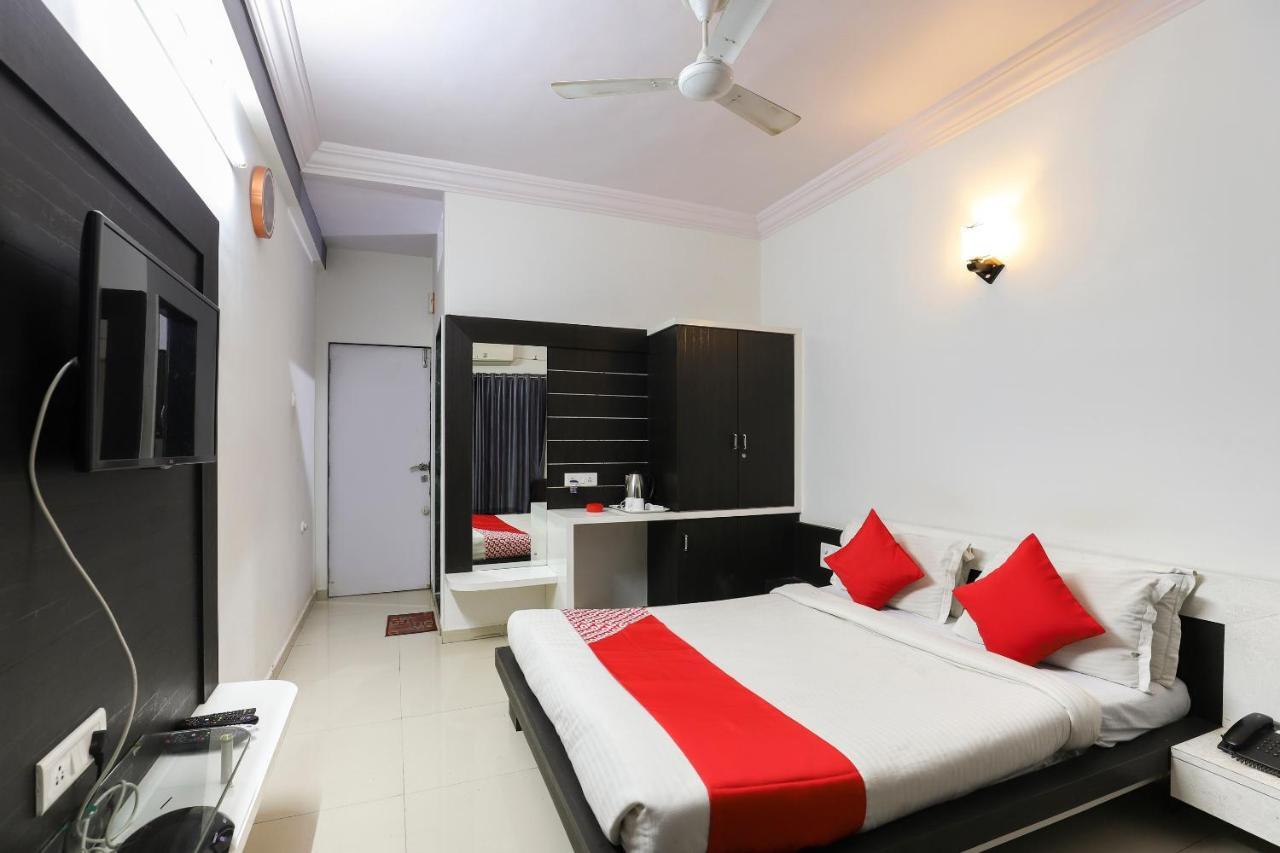 Oyo 61424 Hotel Vrindavan Rajula Экстерьер фото