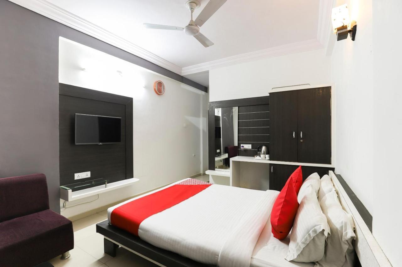 Oyo 61424 Hotel Vrindavan Rajula Экстерьер фото