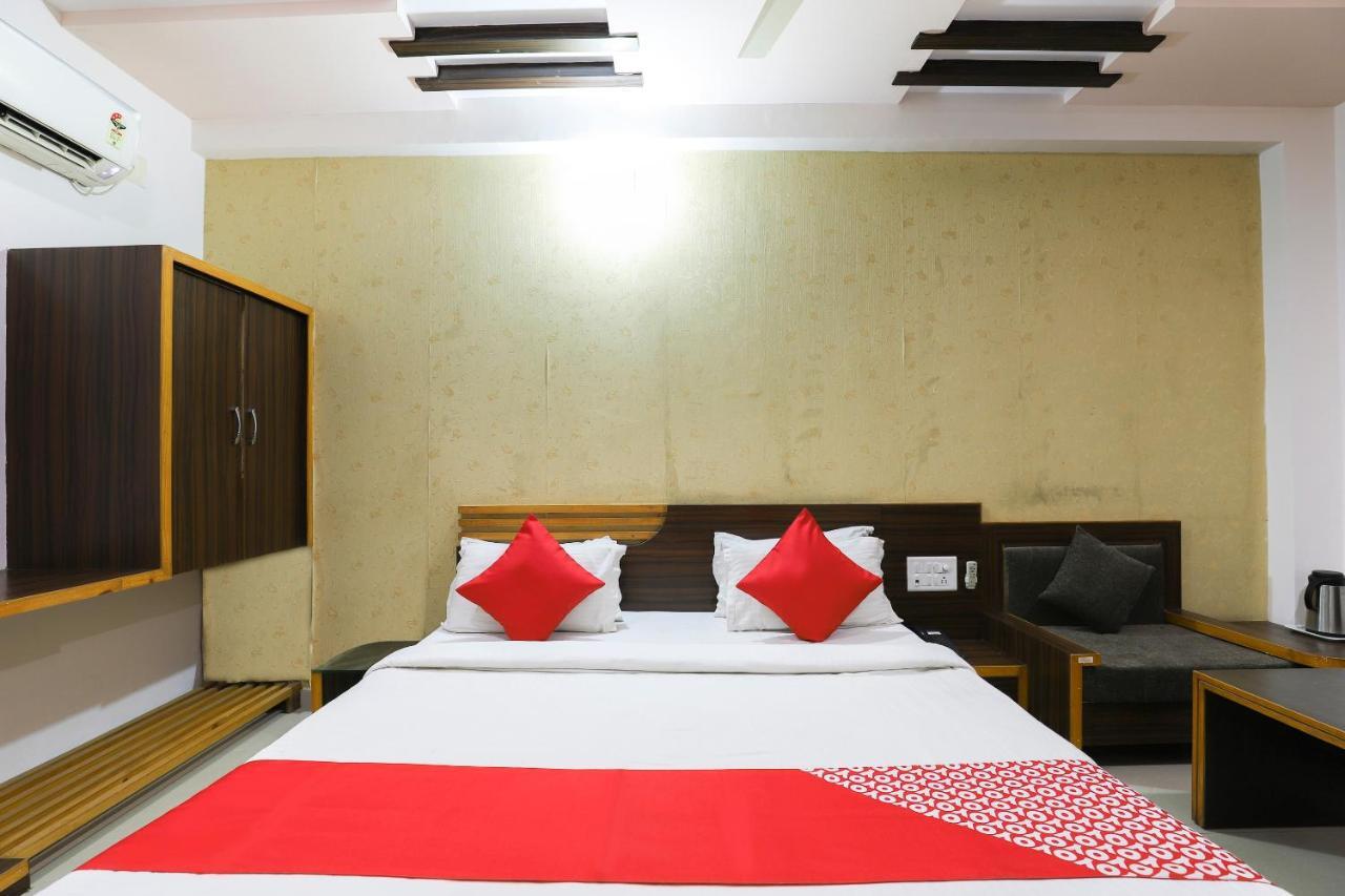 Oyo 61424 Hotel Vrindavan Rajula Экстерьер фото