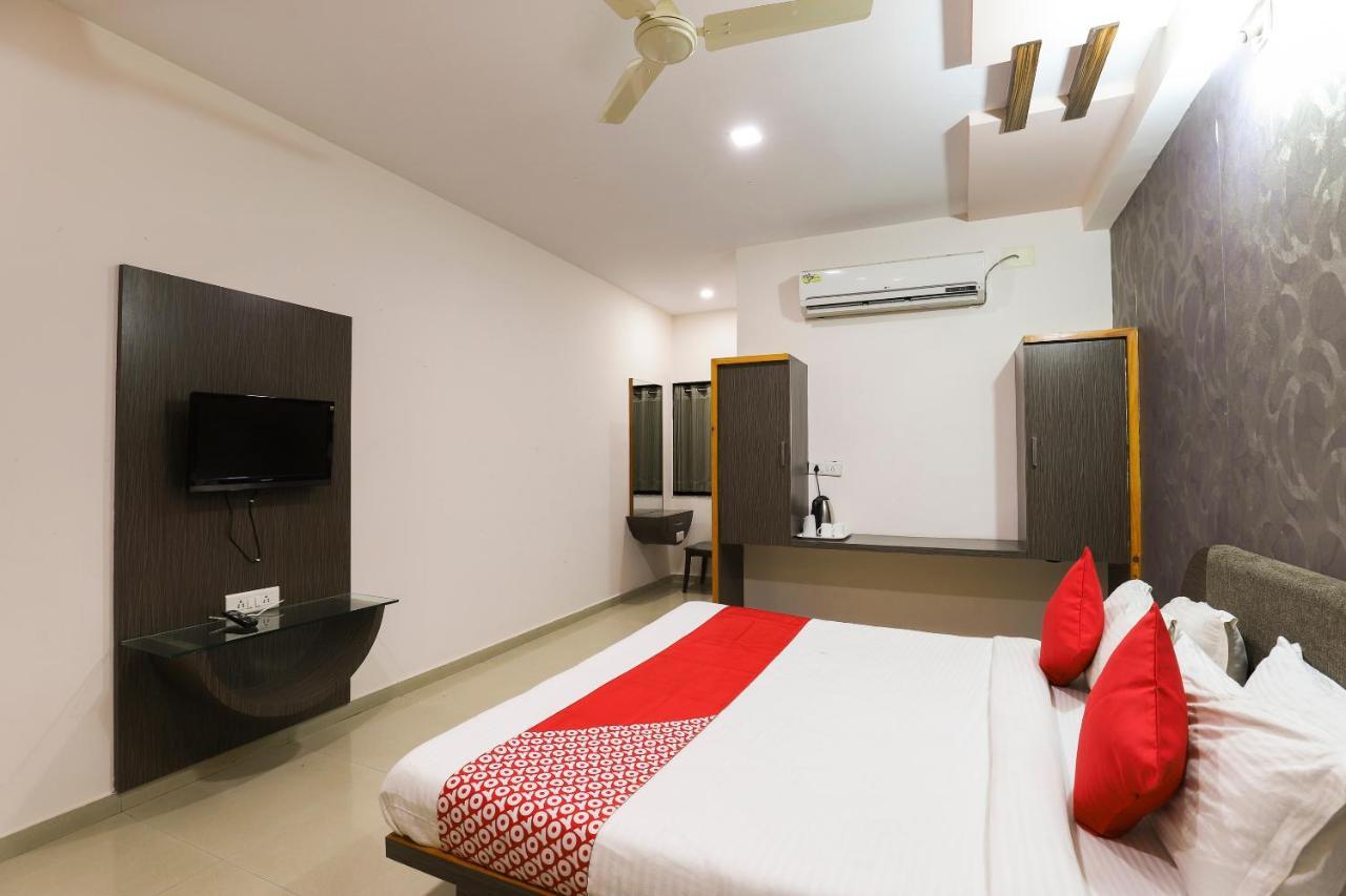Oyo 61424 Hotel Vrindavan Rajula Экстерьер фото