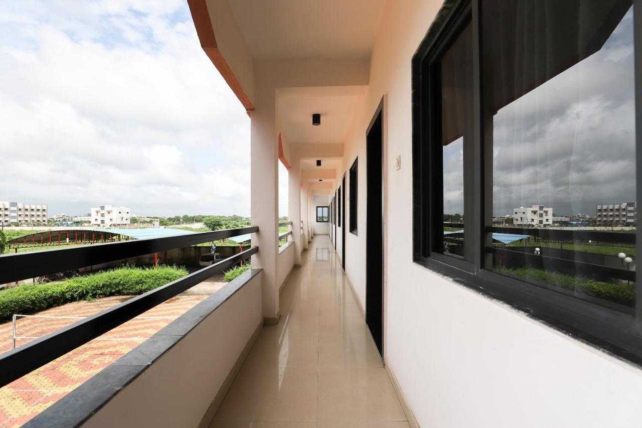 Oyo 61424 Hotel Vrindavan Rajula Экстерьер фото