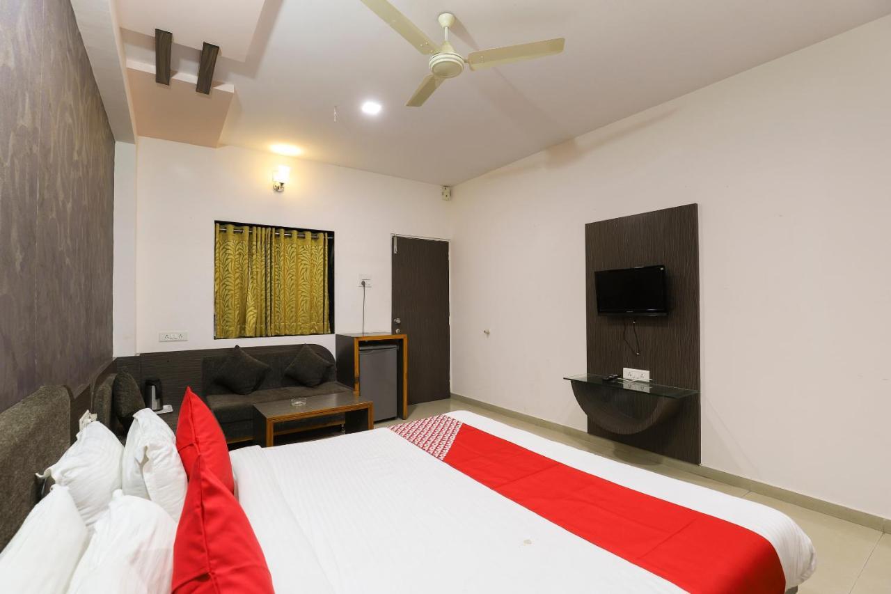 Oyo 61424 Hotel Vrindavan Rajula Экстерьер фото