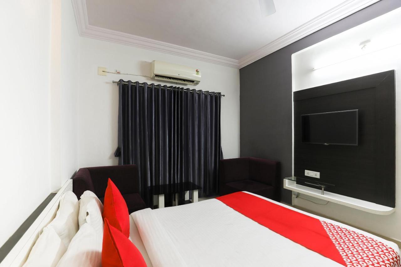 Oyo 61424 Hotel Vrindavan Rajula Экстерьер фото