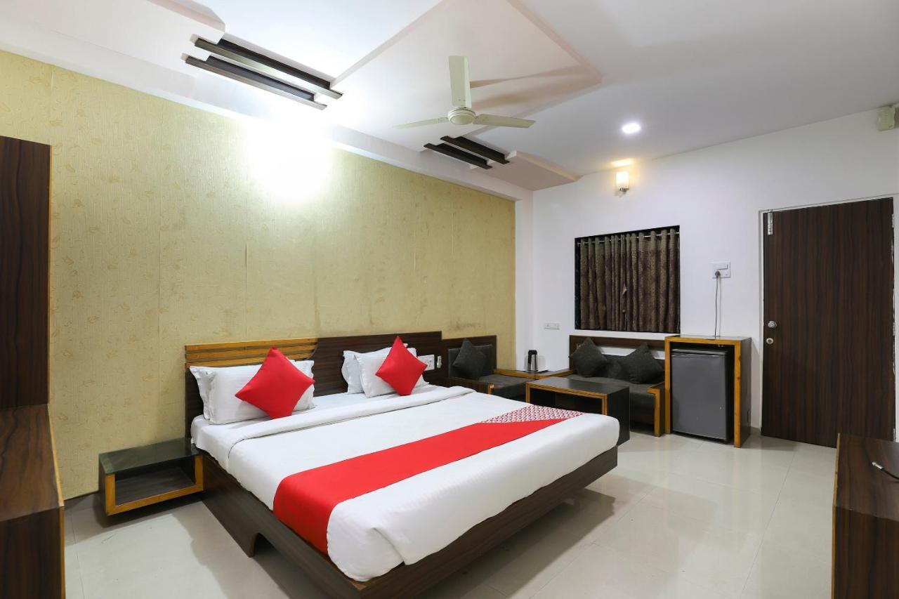 Oyo 61424 Hotel Vrindavan Rajula Экстерьер фото
