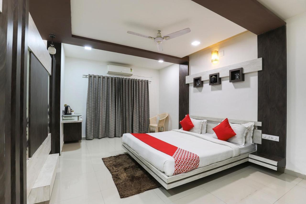 Oyo 61424 Hotel Vrindavan Rajula Экстерьер фото