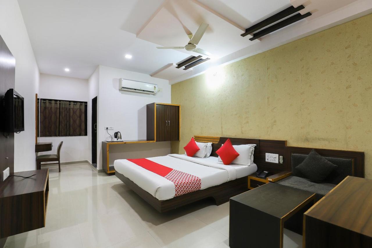 Oyo 61424 Hotel Vrindavan Rajula Экстерьер фото