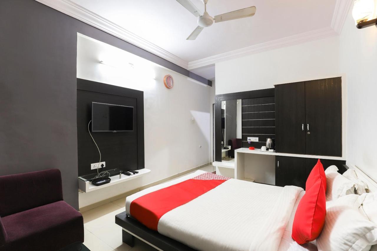Oyo 61424 Hotel Vrindavan Rajula Экстерьер фото