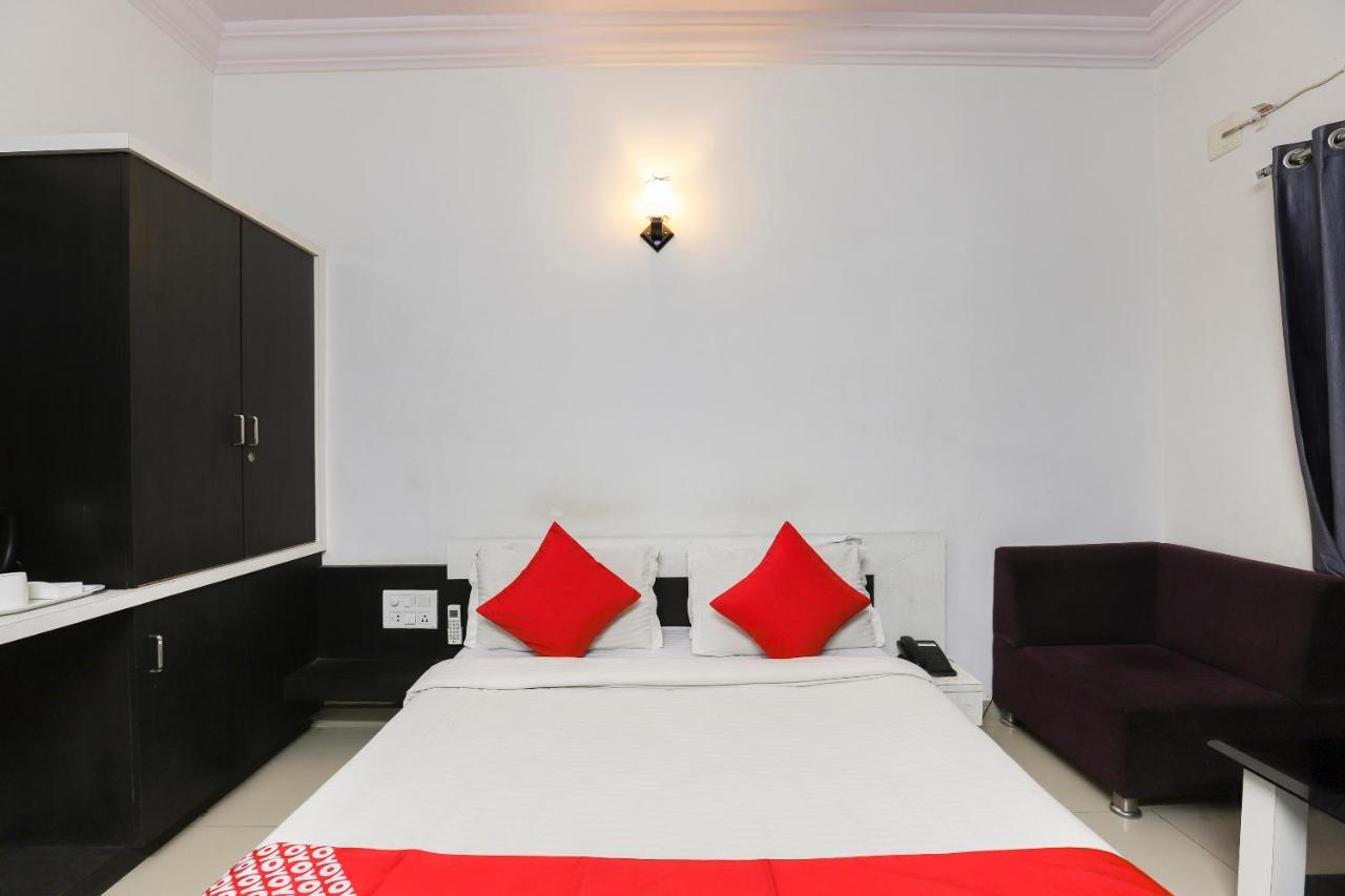 Oyo 61424 Hotel Vrindavan Rajula Экстерьер фото