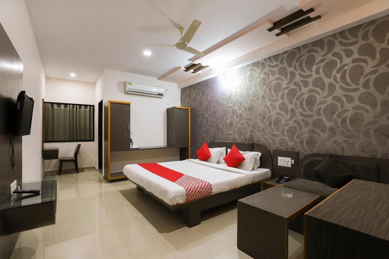 Oyo 61424 Hotel Vrindavan Rajula Экстерьер фото