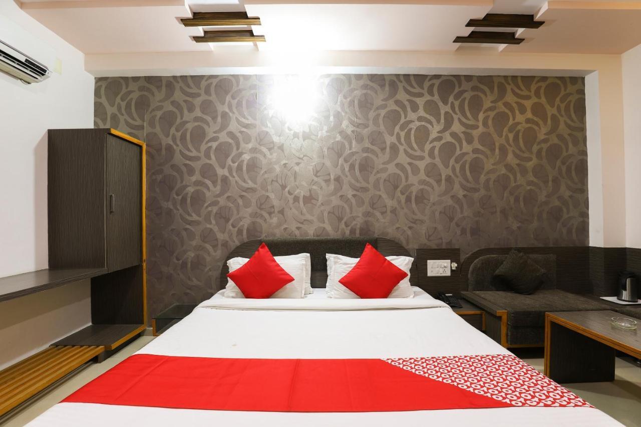 Oyo 61424 Hotel Vrindavan Rajula Экстерьер фото