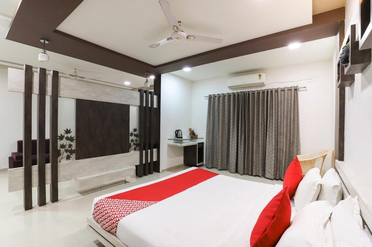 Oyo 61424 Hotel Vrindavan Rajula Экстерьер фото