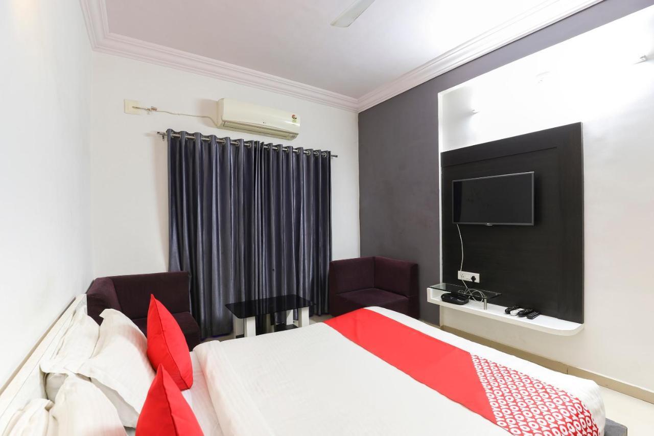 Oyo 61424 Hotel Vrindavan Rajula Экстерьер фото