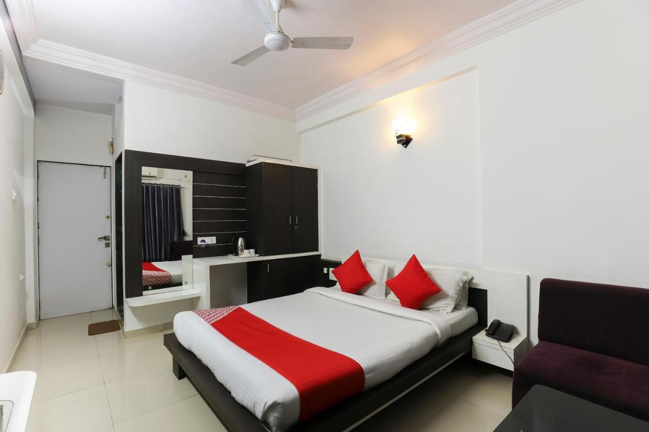 Oyo 61424 Hotel Vrindavan Rajula Экстерьер фото