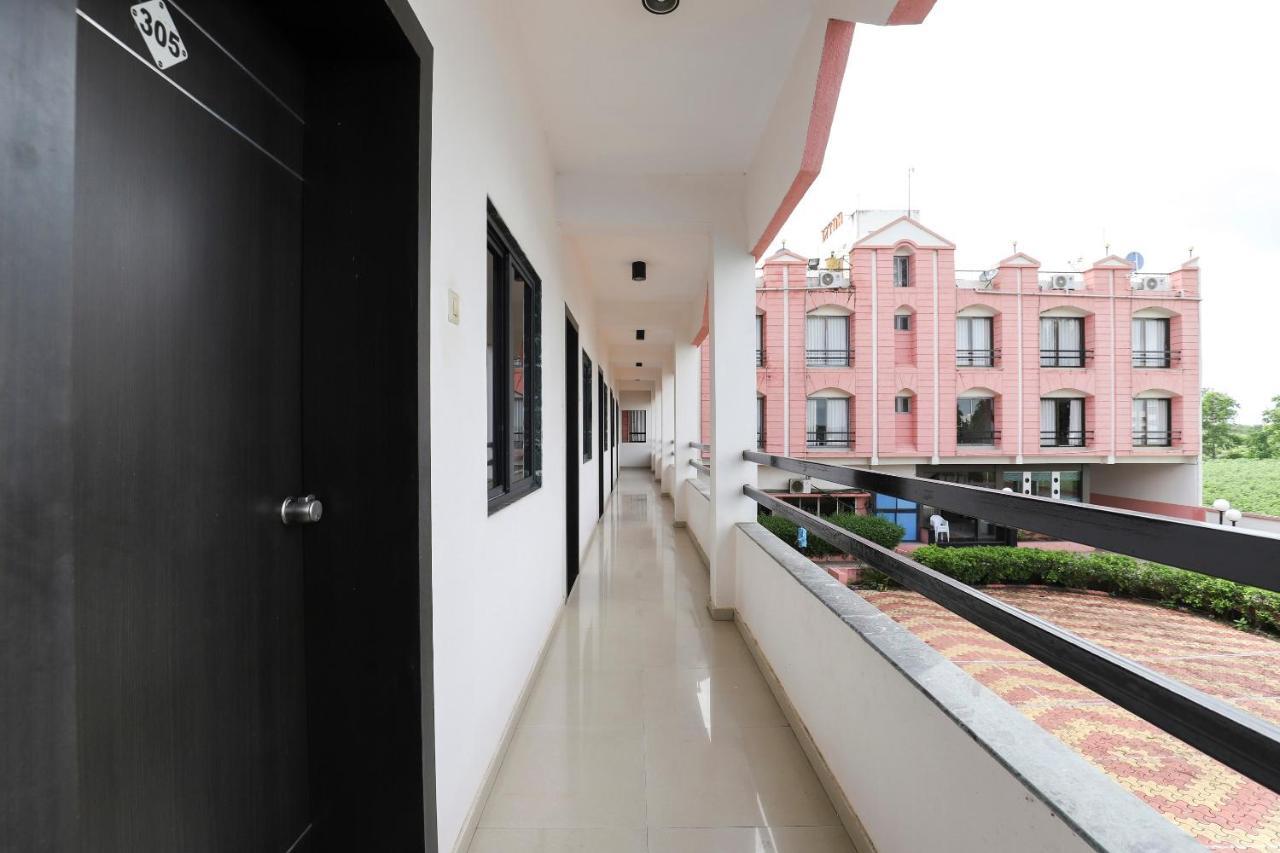 Oyo 61424 Hotel Vrindavan Rajula Экстерьер фото