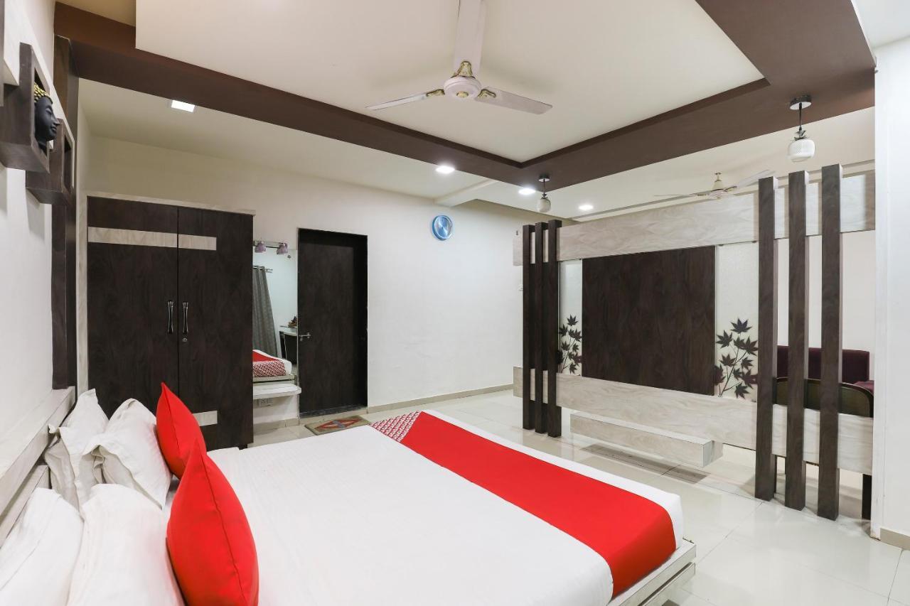 Oyo 61424 Hotel Vrindavan Rajula Экстерьер фото