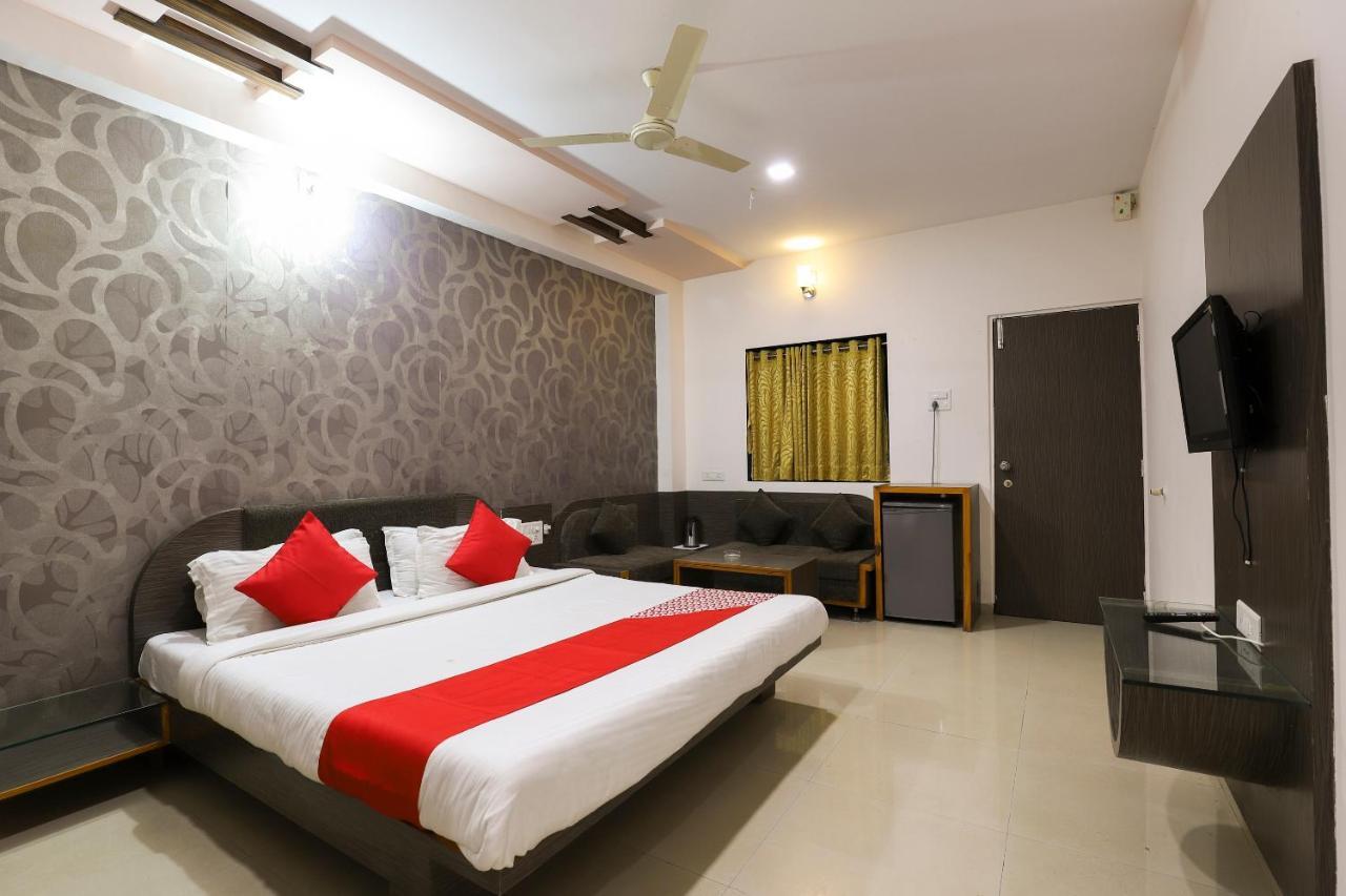 Oyo 61424 Hotel Vrindavan Rajula Экстерьер фото