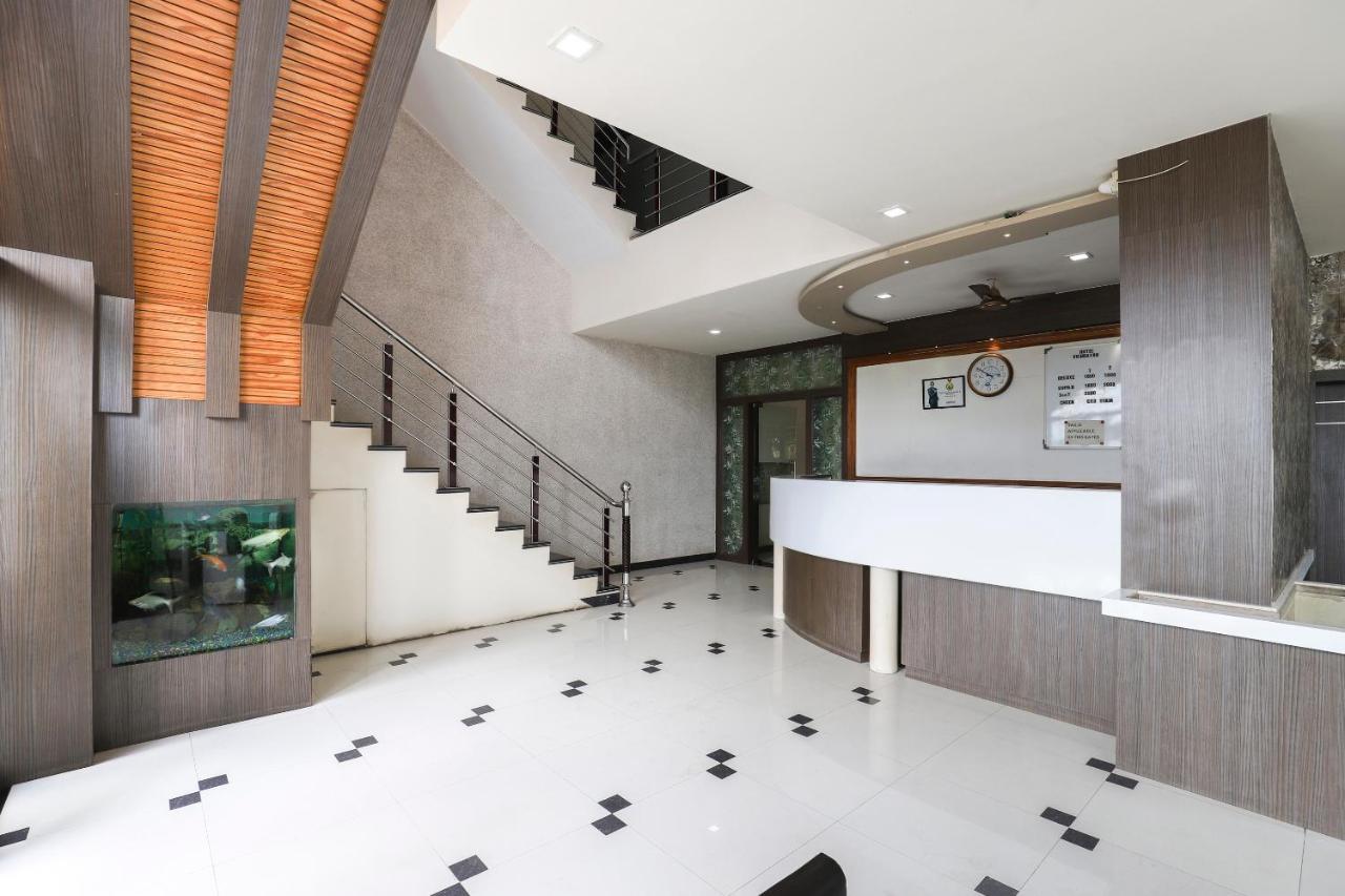 Oyo 61424 Hotel Vrindavan Rajula Экстерьер фото